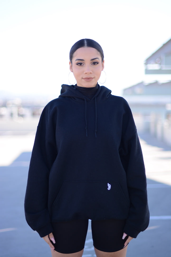 Black oversized hoodie discount outfit