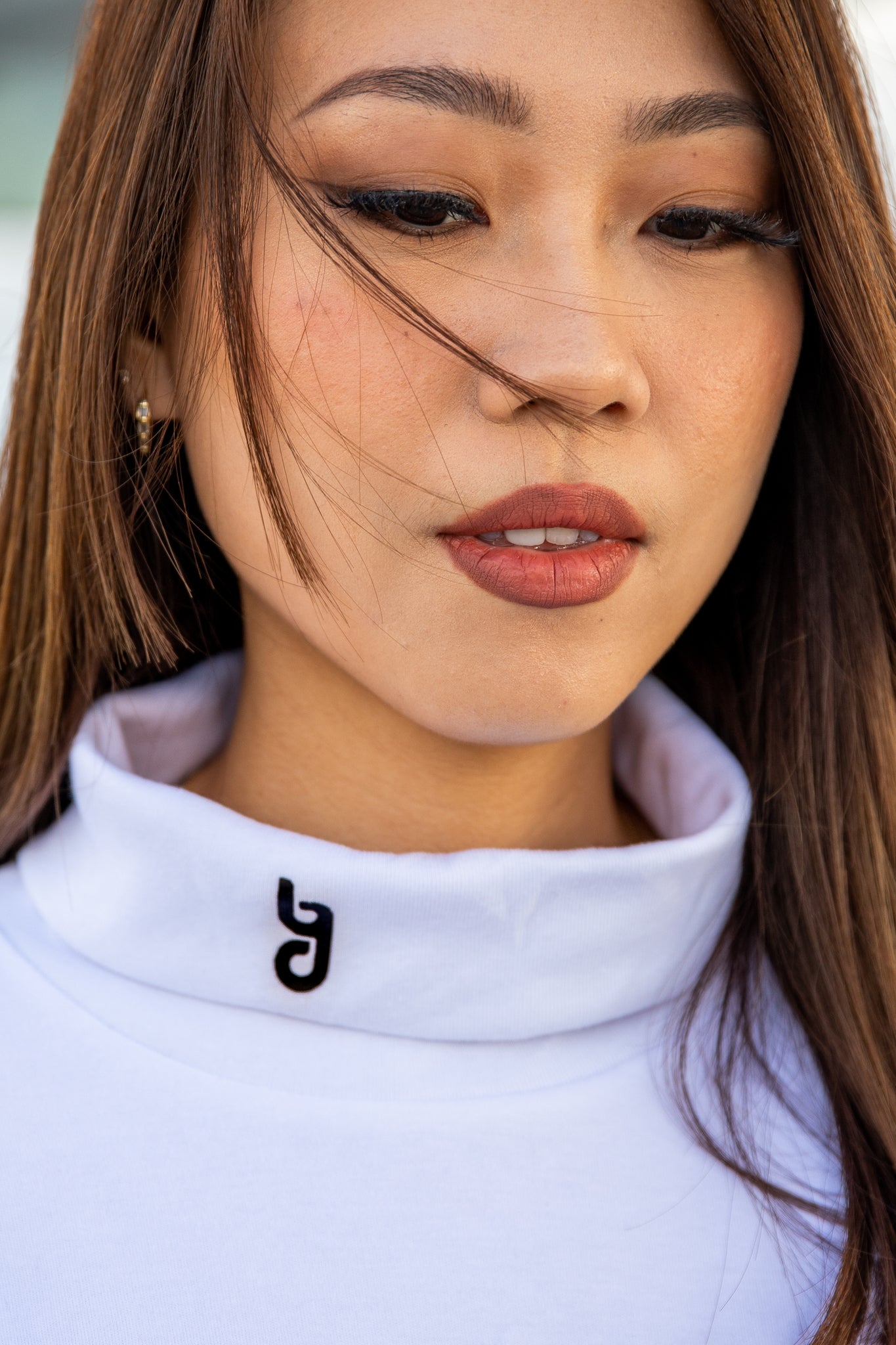 BG TURTLENECK (WHITE)